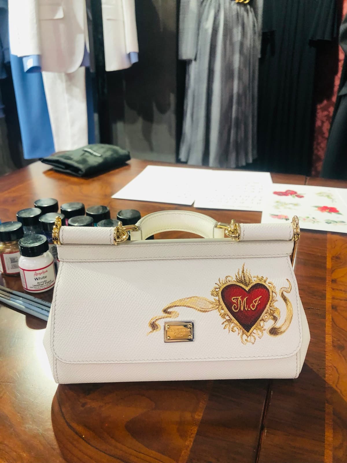 Мини-сумка Dolce & Gabbana — геральдическое сердце с монограммой — кастомизация, ручная роспись Street Wave