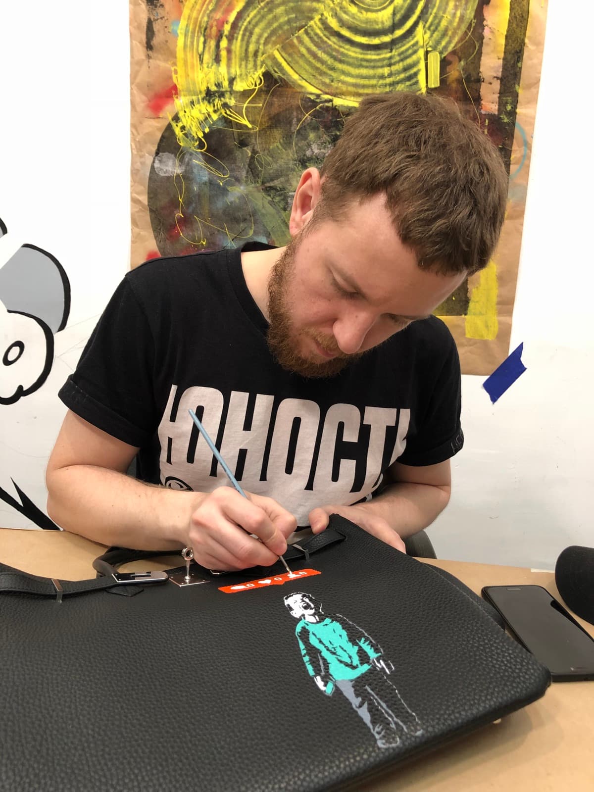 Роспись сумки-тоут — мастер за работой — кастомизация, ручная роспись Street Wave