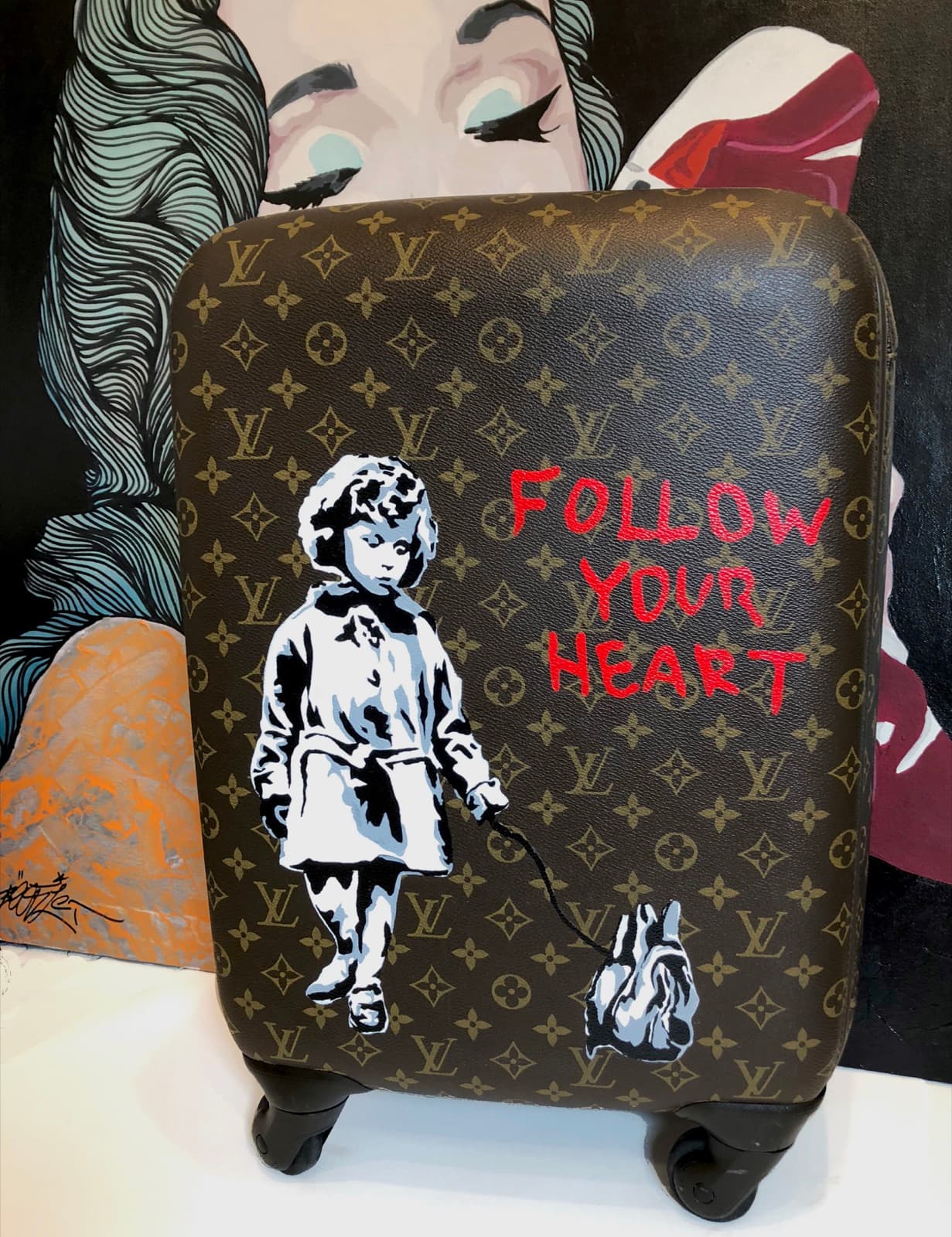 Чемодан Louis Vuitton — Follow Your Heart — кастомизация, ручная роспись Street Wave