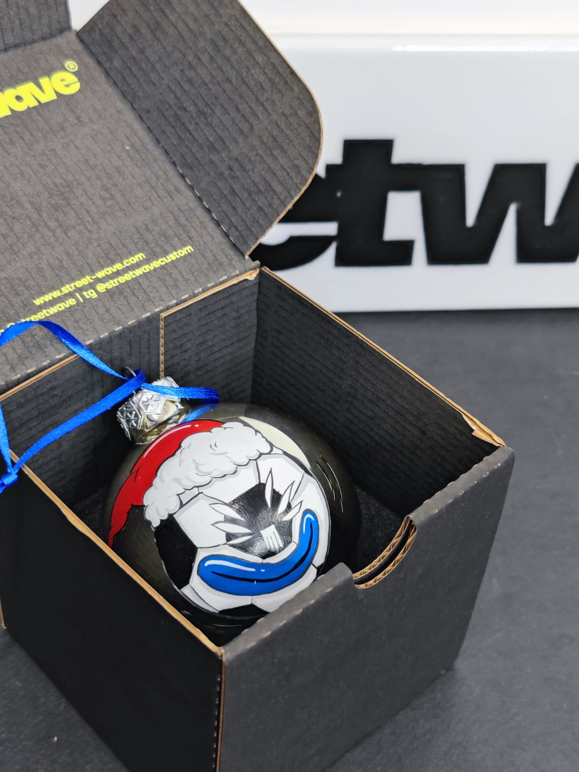 Новогодние ёлочные шары - 10