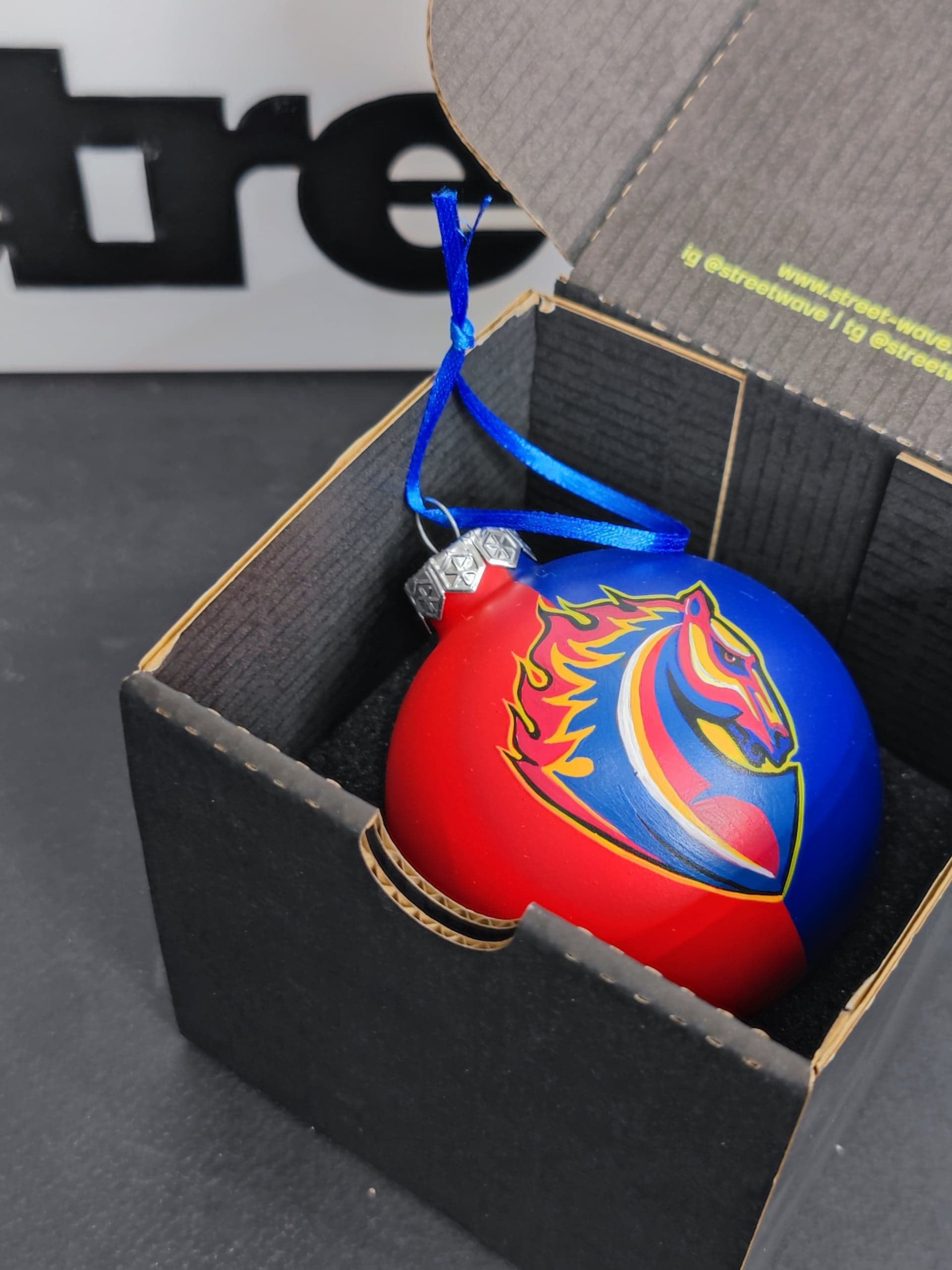 Новогодние ёлочные шары - 18