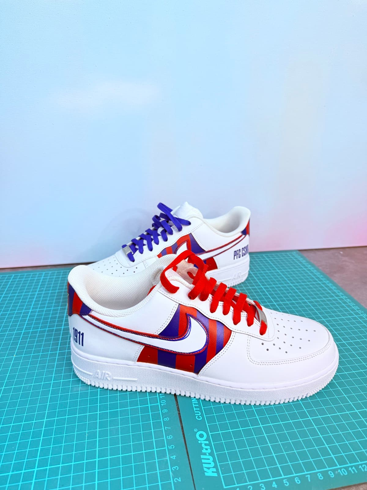 Кастомные кроссовки Nike Air Force 1 в цветах ЦСКА