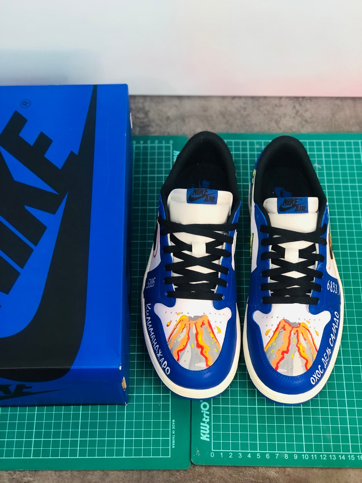 Кастомные кроссовки Nike Jordan 1 с росписью вулканы Камчатки